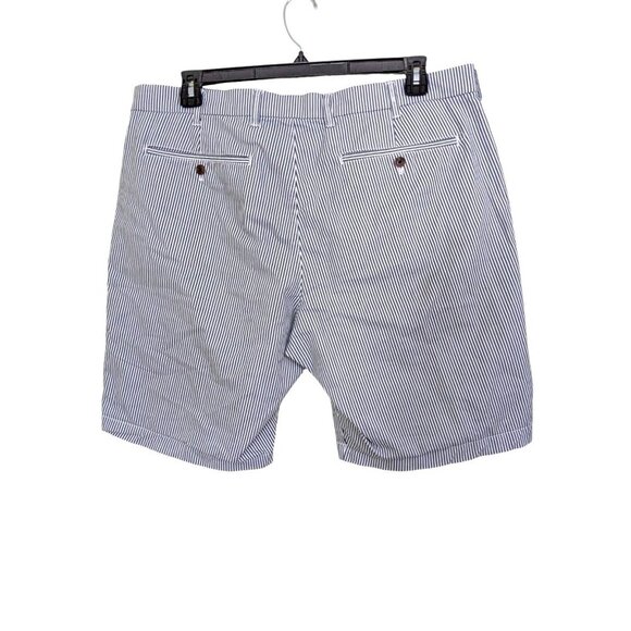 Gap 10 inch Shorts Mens Size 36 Gray White Railroad Stripe Cotton Stretch Pocket - Picture 2 of 4